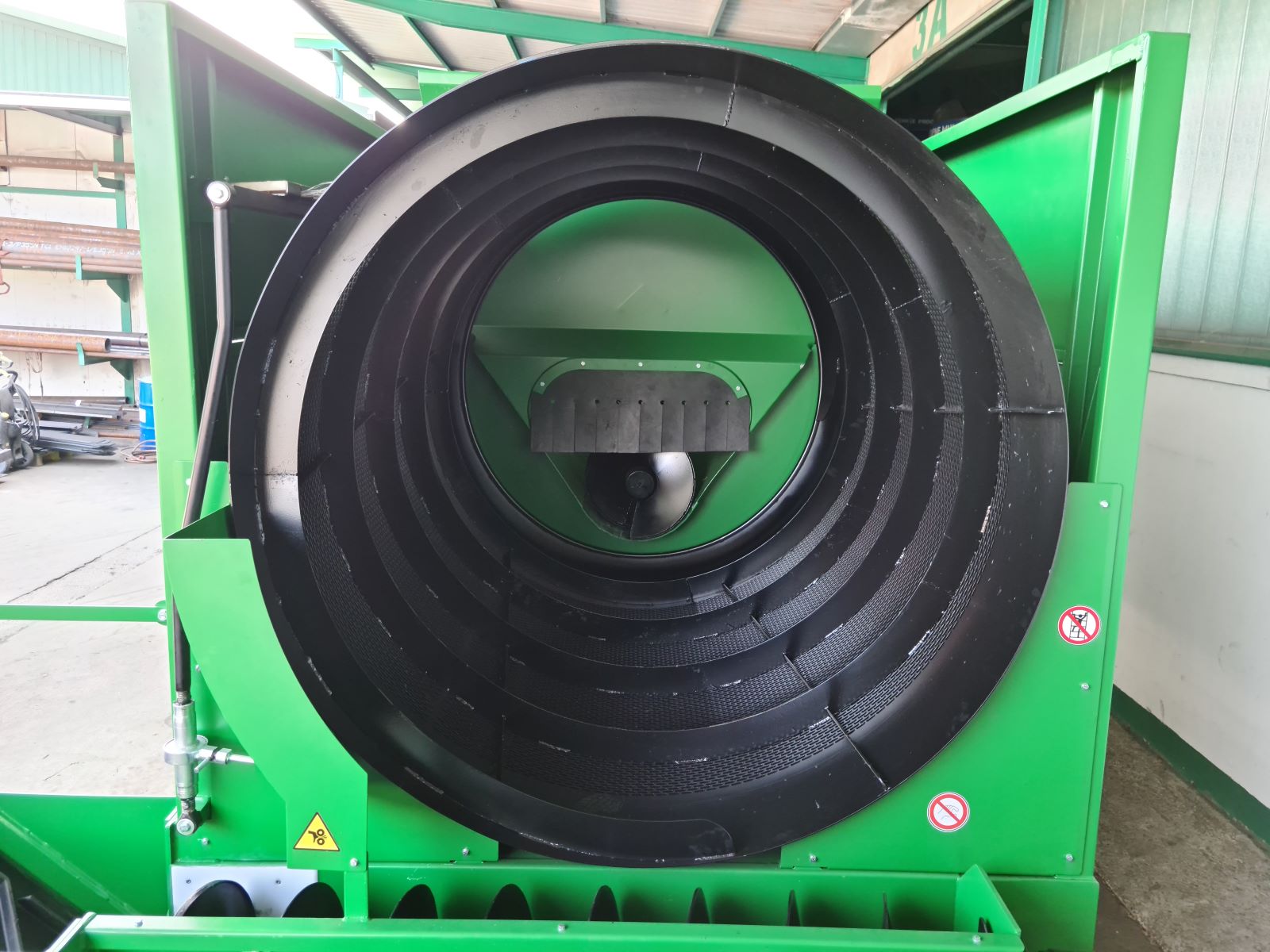 Universal mobile rotary compost sleve