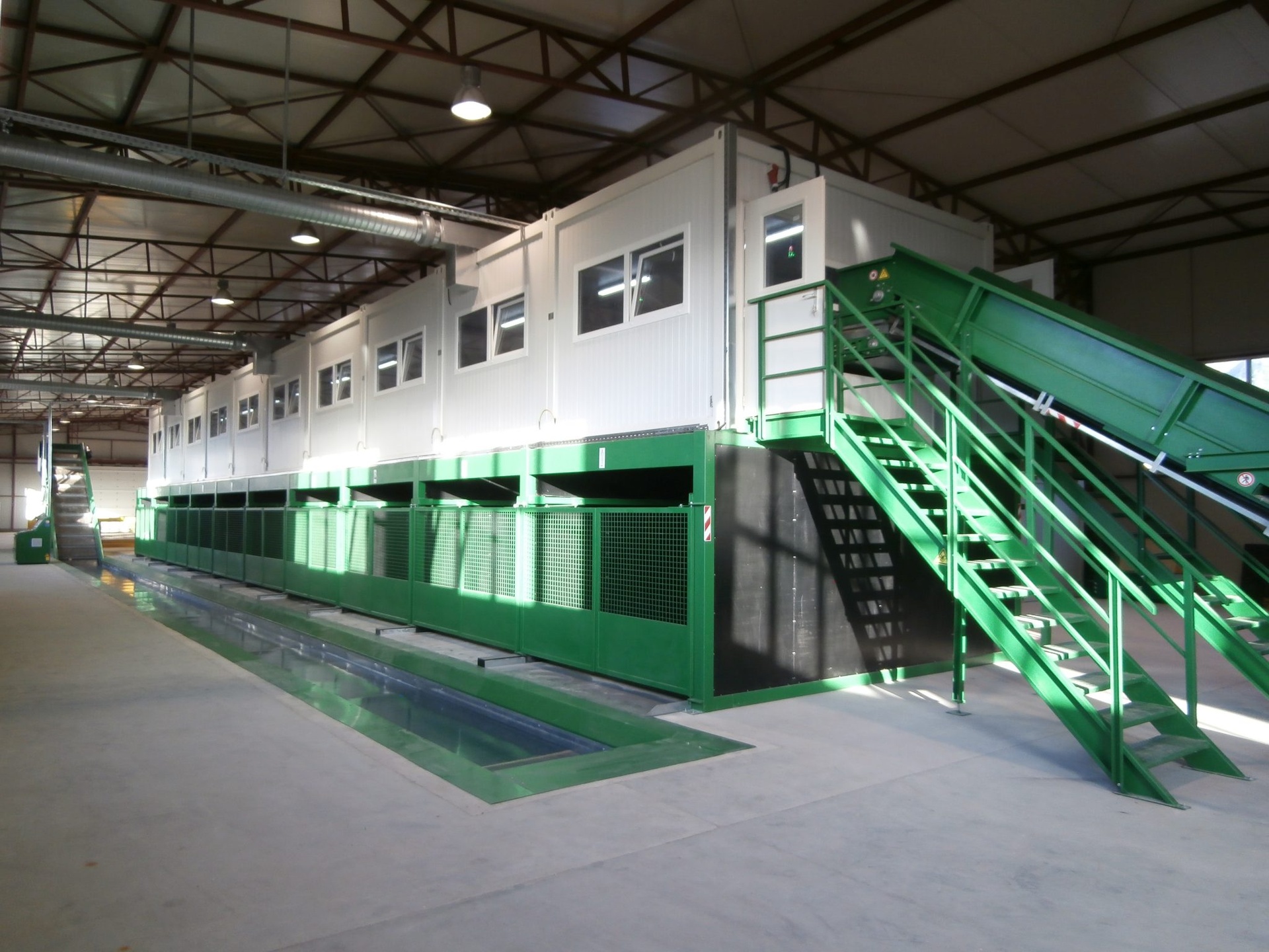 ごみ箱 tower 3separation dust wagon Sorting cabins for manual separation of waste | Tehnix