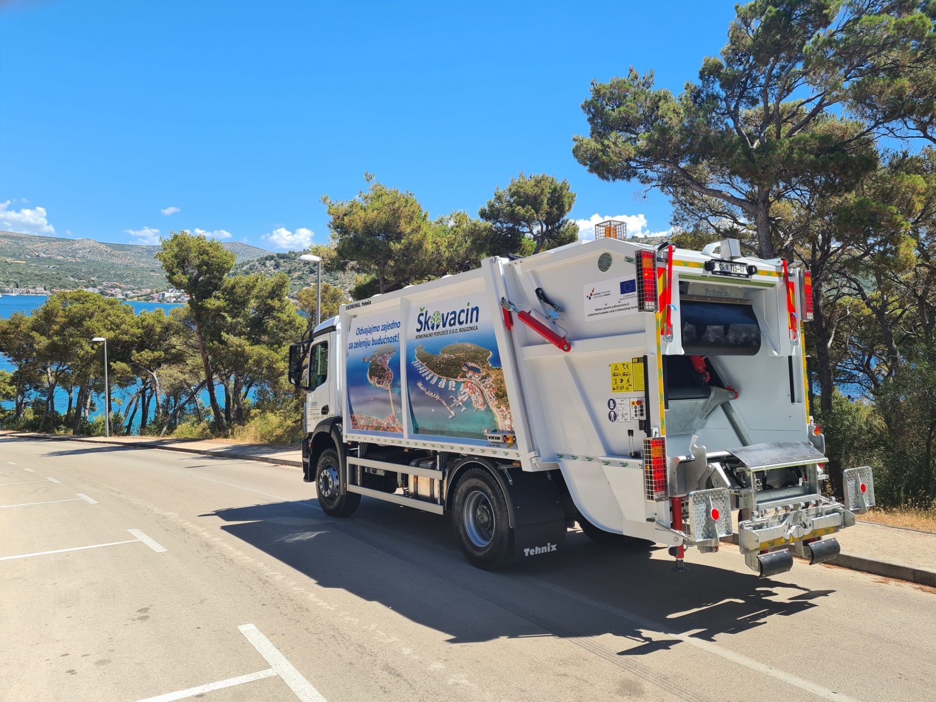 EKOMUNAL modern utility vehicle