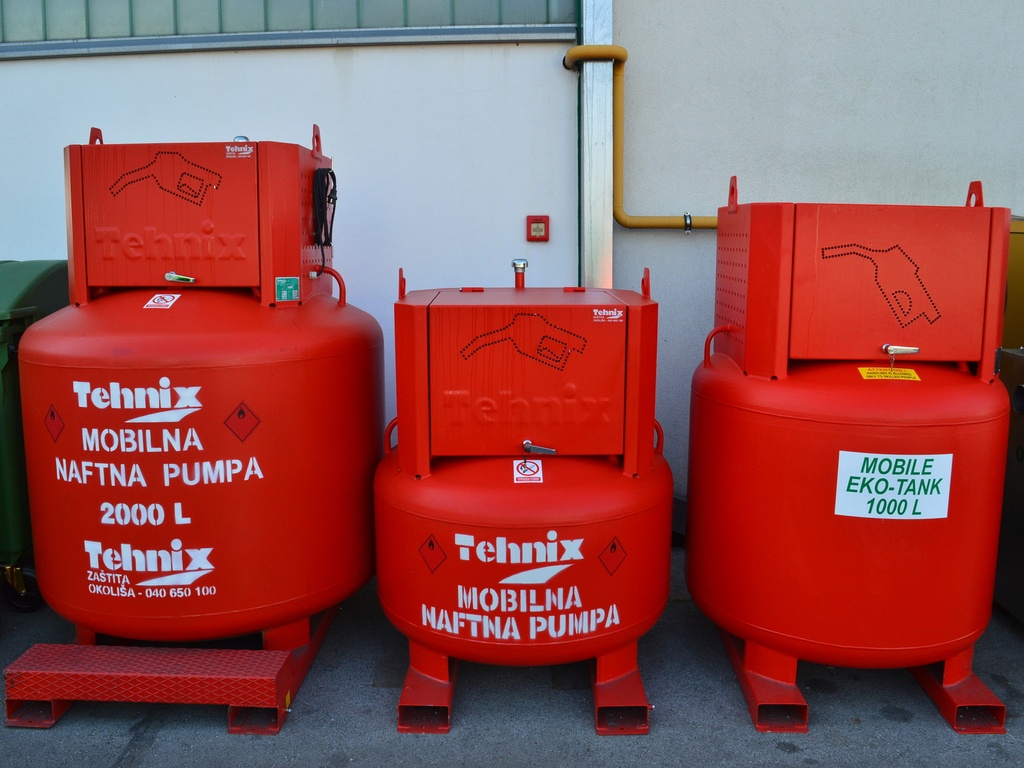 Mobile oil pump